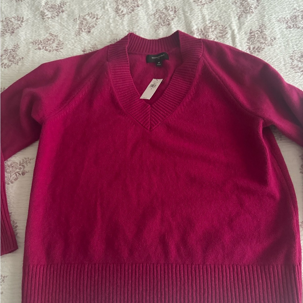 Womens Banana Republic V-Neck Sweater size M new with tags - Picture 3 of 3